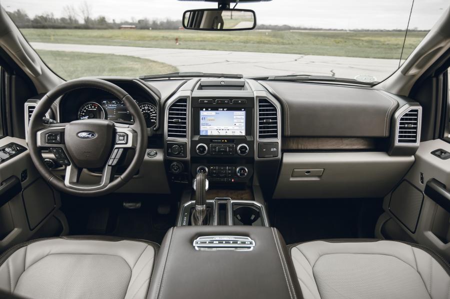 Торпедо Ford F-150 Limited SuperCrew 2018 года  (фото 29 из 59)